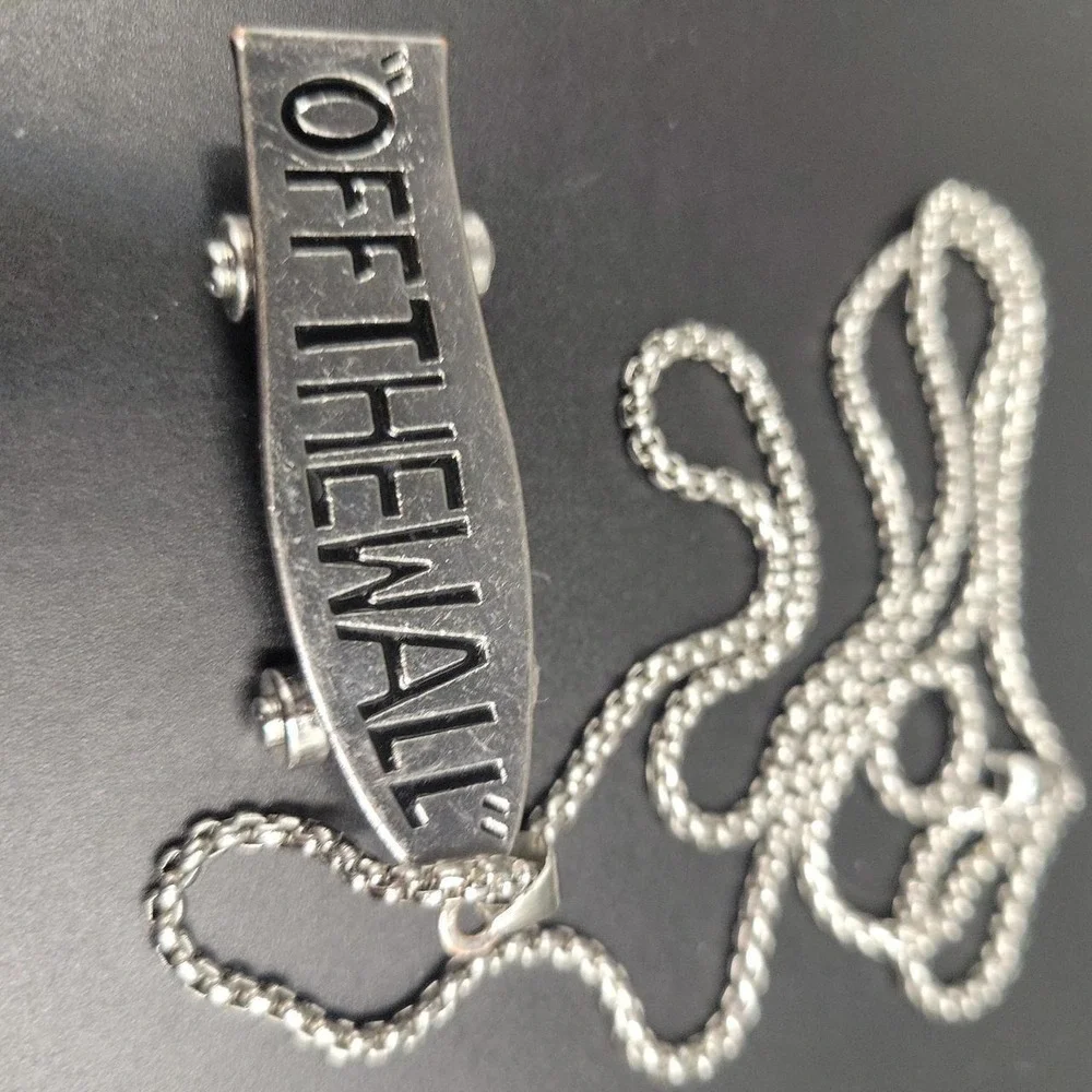 Vans Off‎ The Wall Skateboard Pendant Necklace Silver Tone 24
